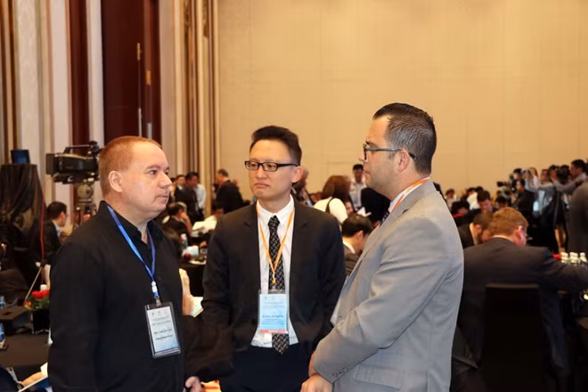 Các học giả đi sâu phân tích việc điều chỉnh chính sách đối với khu vực của các nước lớn như Mỹ, Trung, Úc, Nga, Anh Pháp, nhất trí cho rằng việc cạnh tranh Mỹ-Trung hiện nay là không có lợi cho ổn định khu vực.