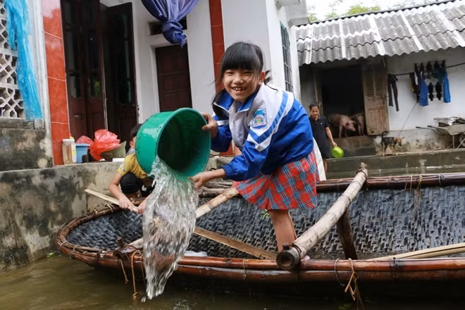 Thuyền tương đối dễ dùng. Trong điều kiện tại Chương Mỹ hiện nay, thuyền được sử dụng chủ yếu cho việc vận chuyển người và các nhu yếu phẩm thiết yếu.
