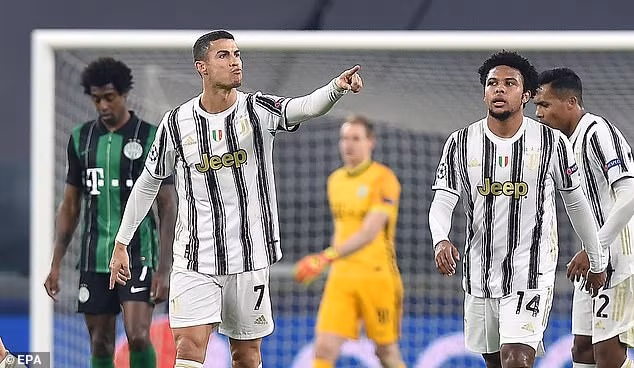 Dù đã bước qua tuổi 35, Ronaldo vẫn chưa cho thấy dấu hiệu mệt mỏi.