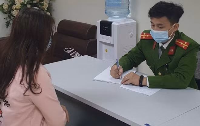 Bà H. tại cơ quan Công an.