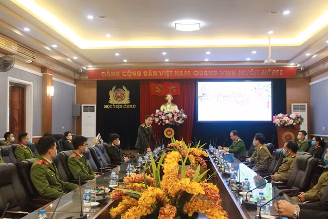 Thiếu tướng Đỗ Anh Tuấn phát biểu tại Học viện Cảnh sát nhân dân.