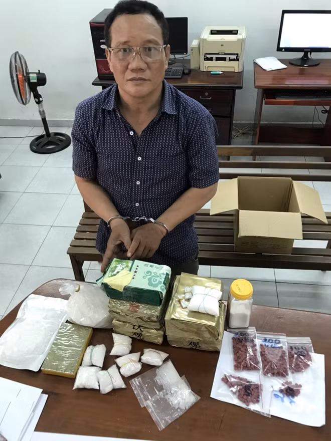 Thình, người tình của Huệ - từng lãnh 15 năm tù cùng về tội danh.