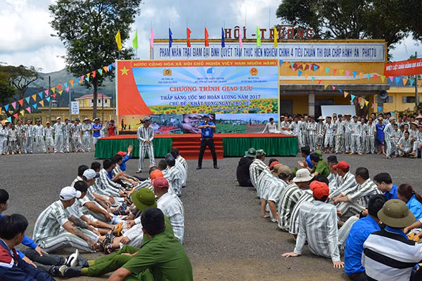 Đoàn Thanh niên Tổng cục VIII chủ trì thực hiện chương trình giao lưu thắp sáng ước mơ cho các phạm nhân.