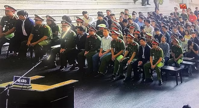 Lực lượng Cảnh sát làm nhiệm vụ tại phiên toà.