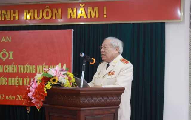 Thiếu tướng Phan Văn Lai phát biểu tại Đại hội . Thiếu tướng Phan Văn Lai phát biểu tại Đại hội .