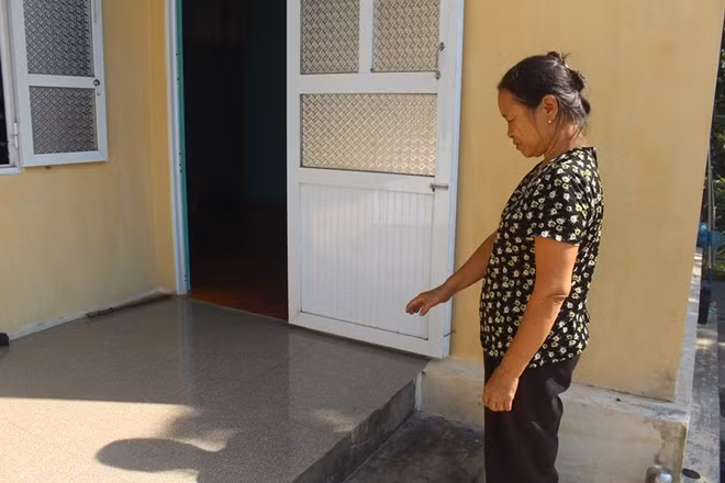Bà Nhàn kể lại phút giằng co cháu Thúy với những kẻ lạ mặt.