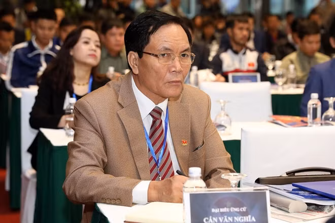 Chiếc ghế Phó Chủ tịch VFF phụ trách tài chính - tài trợ đã bỏ trống từ khi ông Cấn Văn Nghĩa từ chức. Chiếc ghế Phó Chủ tịch VFF phụ trách tài chính - tài trợ đã bỏ trống từ khi ông Cấn Văn Nghĩa từ chức.