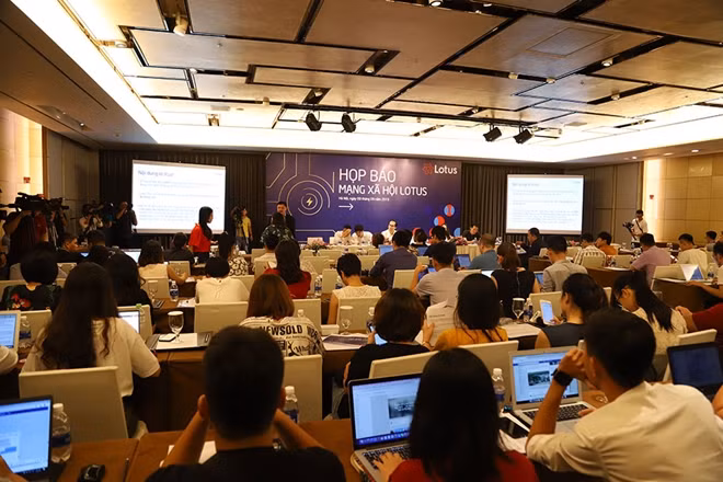 Quang cảnh buổi họp báo ngày 9-9 tại Hà Nội.