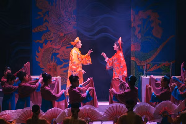 Vở “Rồng phượng” của Nhà hát chèo Việt Nam. Vở “Rồng phượng” của Nhà hát chèo Việt Nam.