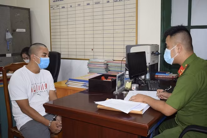 Đối tượng Lâm tại cơ quan Công an.