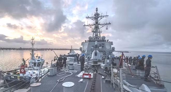Tàu khu trục Mỹ USS Carney tại căn cứ quân sự Rota.