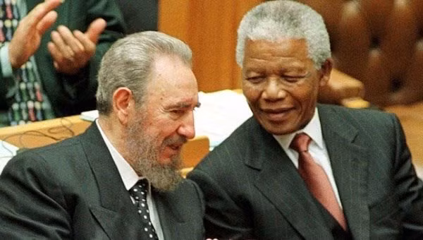 Ông Nelson Mandela và Lãnh tụ Fidel Castro. Ông Nelson Mandela và Lãnh tụ Fidel Castro.