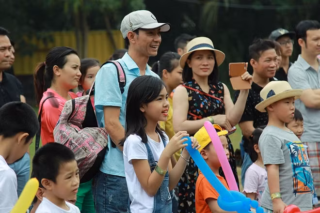 Không khí hào hứng của những gia đình có thành viên tham gia Giải mã EP
