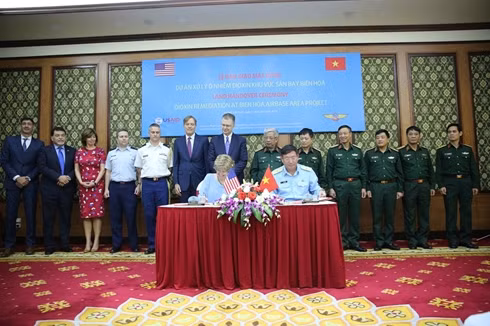 Bàn giao mặt bằng dự án xử lý ô nhiễm dioxin tại sân bay Biên Hòa