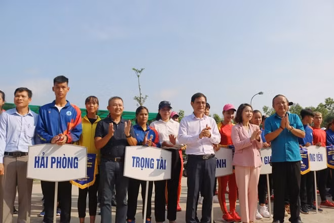Giải Đua thuyền Rowing vô địch các CLB toàn quốc 2021 thu hút sự tham gia của 386 vận động viên đến từ 25 tỉnh, thành trong cả nước.