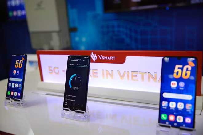 Sản phẩm Vsmart Aris 5G tại gian hàng triển lãm Bộ Thông tin và Truyền thông sáng ngày 6/7.
