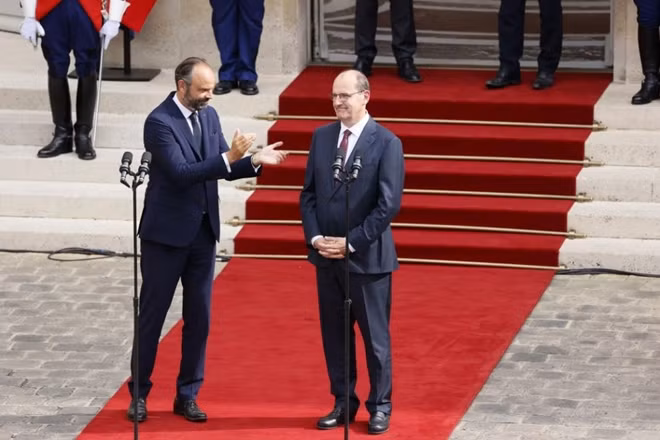 Chưa đầy 24h sau khi ông Edouard Philippe từ chức, Tổng thống Emmanuel Macron đã bổ nhiệm ông Jean Castex vào vị trí Thủ tướng. ảnh: Reuters.