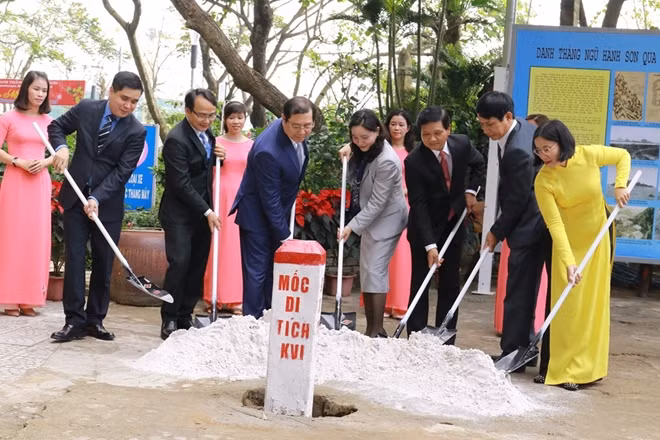 Lễ cắm mốc Di tích Quốc gia đặc biệt đối với danh thắng Ngũ Hành Sơn.