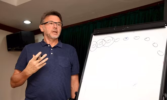 Troussier sẽ mang đến nhiều khác biệt cho bóng đá trẻ Việt Nam.