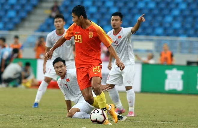 Vào tháng 9-2019, U22 Việt Nam khi đó không có nhiều cầu thủ trụ cột vẫn dễ dàng đánh bại U22 Trung Quốc vốn đang được dẫn dắt bởi HLV danh tiếng Hiddink. Sina.
