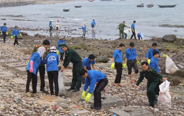 Thanh niên xung phong là lực lượng nòng cốt trong công tác dân sự hoá đảo Bạch Long Vỹ. Thanh niên xung phong là lực lượng nòng cốt trong công tác dân sự hoá đảo Bạch Long Vỹ.