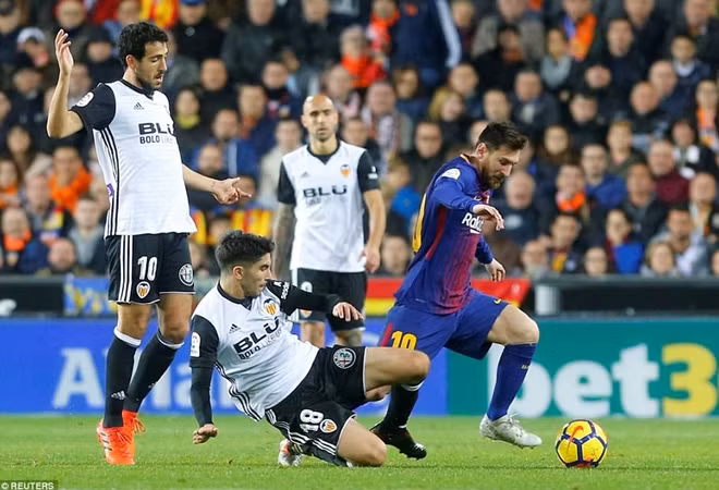 Messi không ghi bàn nhưng vẫn giúp Barca có điểm. Ảnh: Reuters.