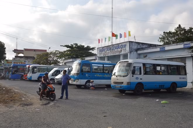 Bến xe Sóc Trăng vắng khách đi.