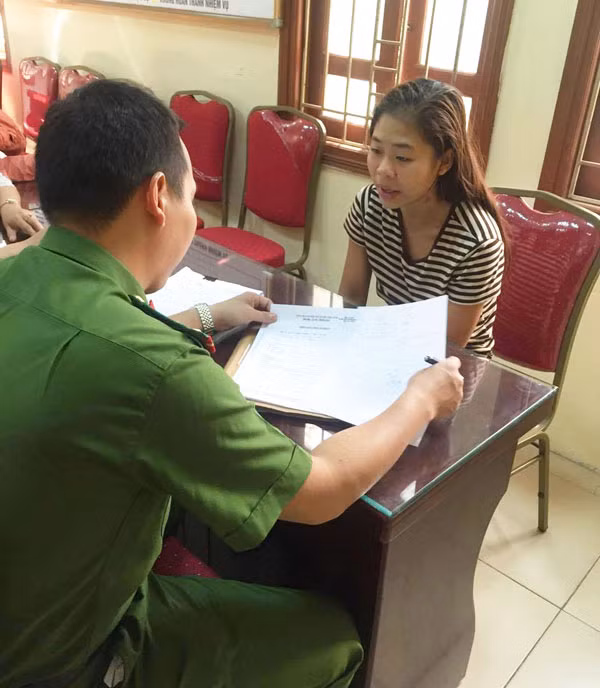 Đối tương Lê Hà Vy tại cơ quan điều tra. Đối tương Lê Hà Vy tại cơ quan điều tra.
