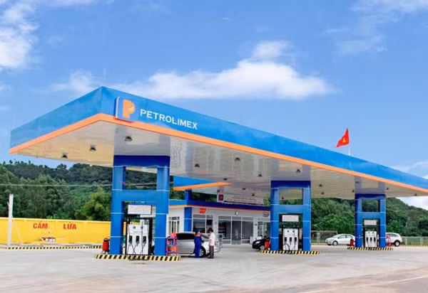 Hoạt động kinh doanh của các cửa hàng kinh doanh xăng dầu Petrolimex được quản lý theo quy trình hiện đại, minh bạch.