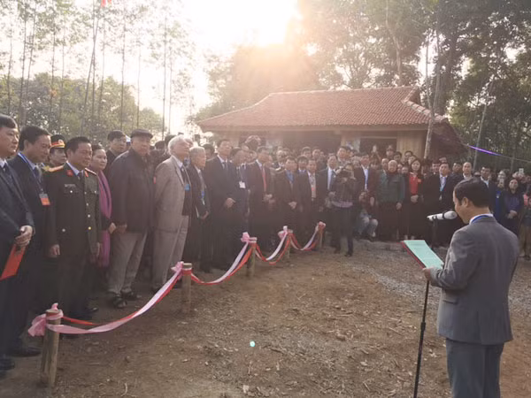Lễ đón nhận bằng công nhận Cây di sản.