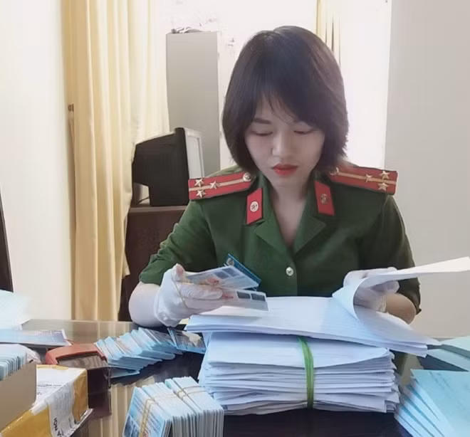 Thượng úy Trần Ngọc Yến.