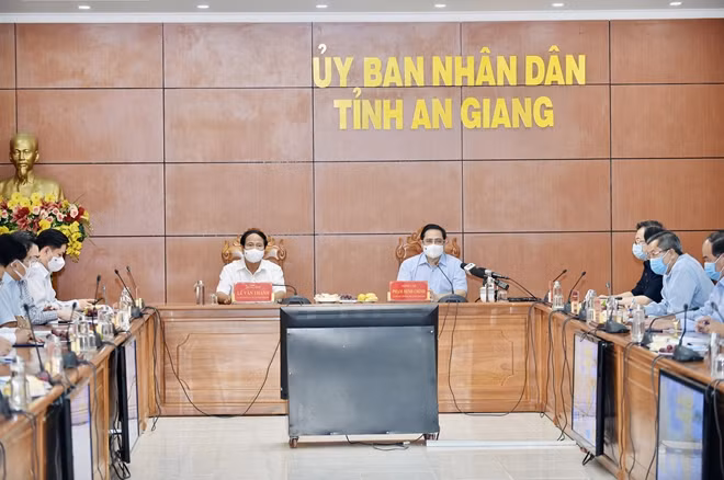 Thủ tướng Phạm Minh Chính nêu 4 nguyên nhân khiến tốc độ lây nhiễm dịch bệnh rất nhanh, rất khó lường. Ảnh: VGP/Nhật Bắc