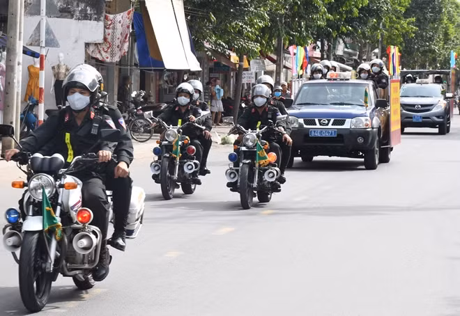 Công an tỉnh Trà Vinh ra quân, trấn áp mạnh mẽ các loại tội phạm.