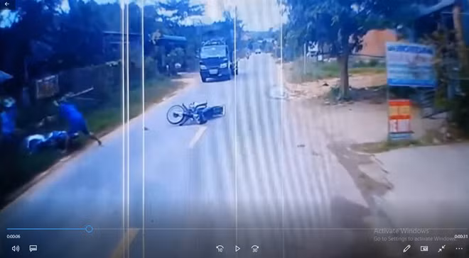Người đàn ông dùng gậy đánh liên tiếp nam thanh niên sau va chạm giao thông vào chiều 6/1.