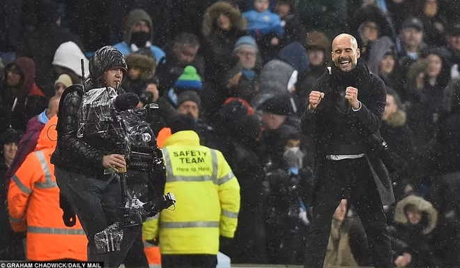 Niềm vui của HLV ManCity khi đánh bại được Chelsea. Ảnh: Sport Mail.