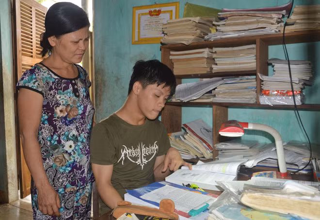 Gia đình là điểm tựa lớn nhất để Hùng Anh viết tiếp những ước mơ diệu kỳ.