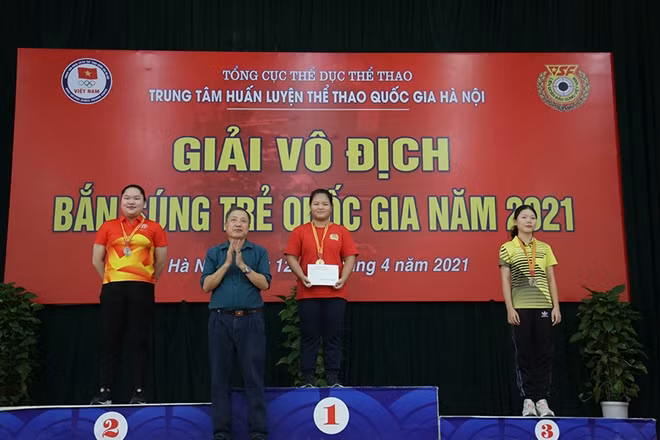 Xạ thủ Nguyễn Thùy Trang đoạt HCV nội dung súng ngắn hơi 10m nữ.