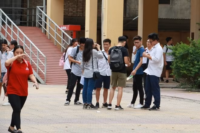 Các thí sinh tuổi Rồng Vàng (Canh Thìn) sắp bước vào một trong những kỳ thi quan trong nhất sau 12 năm đèn sách.