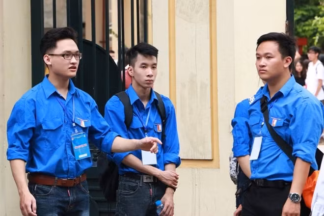 Nhóm thanh niên tình nguyện của hội sinh viên Đại học Bách Khoa Hà Nội.