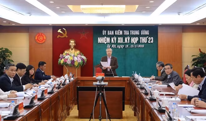 Một phiên họp của Ủy ban Kiểm tra Trung ương, kết luận sai phạm của một số cá nhân, tổ chức Đảng.