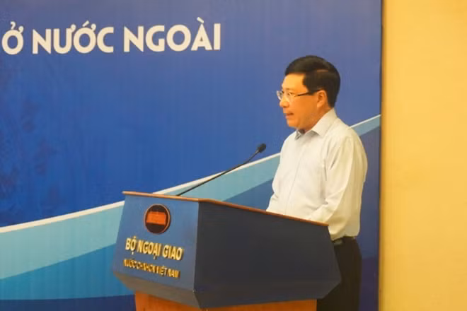 Đồng chí Phạm Bình Minh, Ủy viên Bộ Chính trị, Phó Thủ tướng Chính phủ, Bộ trưởng Bộ Ngoại giao phát biểu tại hội nghị.