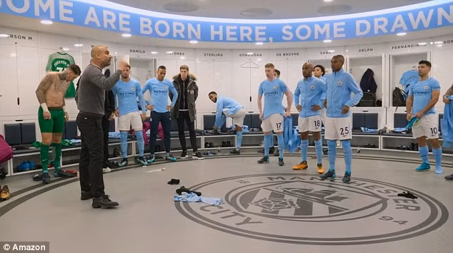 HLV Guardiola cũng tuyên bố "Chúng ta giành chiến thắng này cho David Silva và Jessica (bạn gái Silva)."
