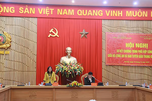 Đồng chí Nguyễn Thị Thu Hà phát biểu tại Hội nghị.