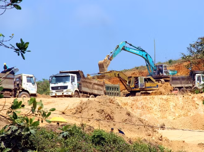 Hoạt động khai thác đất rầm rộ tại dự án trang trại Thảo Hà Viên.