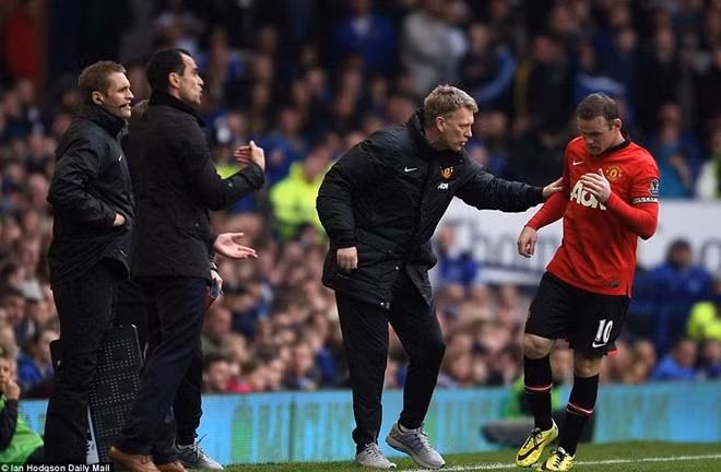 Kỷ nguyên của Sir Alex kết thúc cùng với sự đi xuống của MU tuy nhiên Rooney vẫn luôn có một vị trí quan trọng tại Manchesters United. R10 đã phá kỷ lục của Sir Bobby Charlton khi ghi được 250 bàn thắng cho MU. Ảnh: Daily Mail.