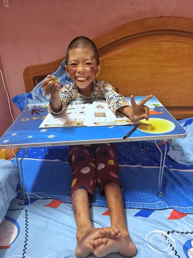 Hiện Phương đã biết viết chữ.