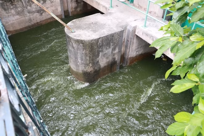 Hôm qua(9-7), cửa xả nước từ Hồ Tây vào sông Tô Lịch đã được mở.