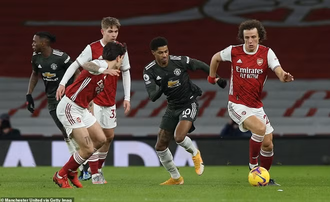 Tuy nhiên các vị khách không thể xuyên thủng hàng phòng ngự của Arsenal.