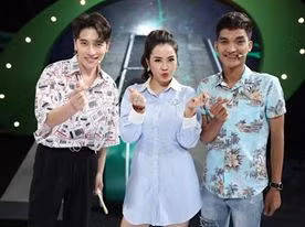 Mạc Văn Khoa (phải) được khán giả mến mộ qua chương trình "Nhanh như chớp" bởi sự dí dỏm, tươi vui.