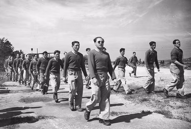 Thành viên đội “Haganah”, 1948. Thành viên đội “Haganah”, 1948.
